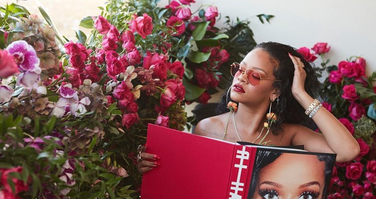 Rihanna zapalila Instagram odjenuvši samo donje rublje i slavne Louboutinke
